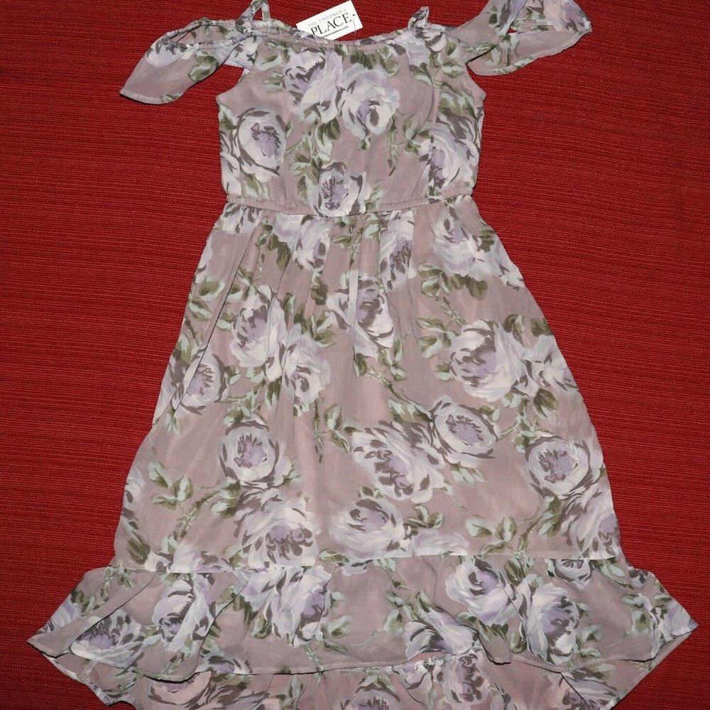 A trendy off-the-shoulder style for every day! Mad